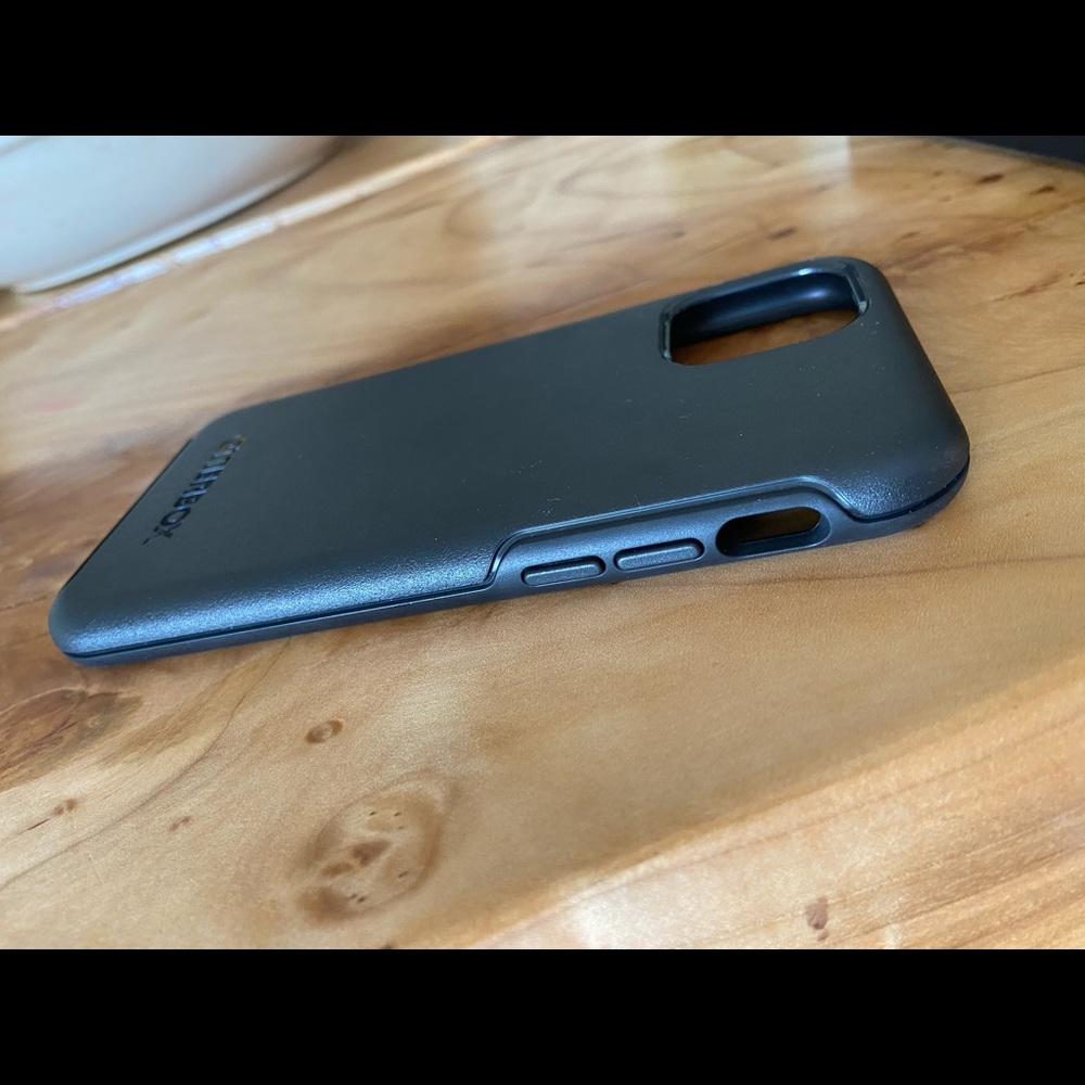 Otterbox I phone 11 pro never been used - Picture 4 of 8